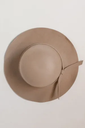 Fall Breeze Floppy Hat in Beige