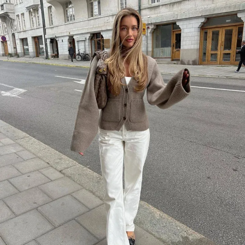 Women's Classic Buttoned Knit Cardigan with V-Neck Design | Ideal for Autumn/Winter